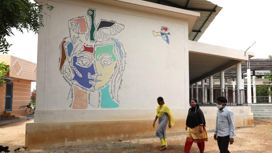 Palau Ferré, a l’Índia. Un mural educatiu per Vicente Ferrer